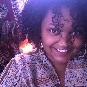 Meet your Posher, Joya